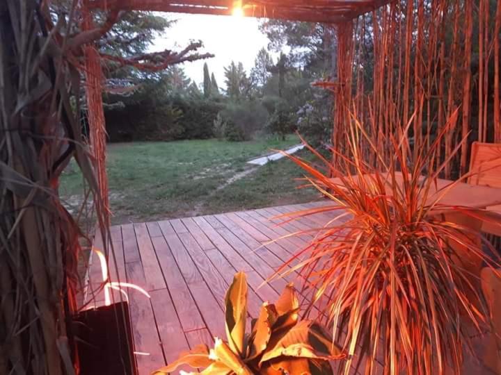 Chalet Banane Devant Piscine, A 6Km Du Festival De Piano De La Roque D'Antheron Rognes المظهر الخارجي الصورة