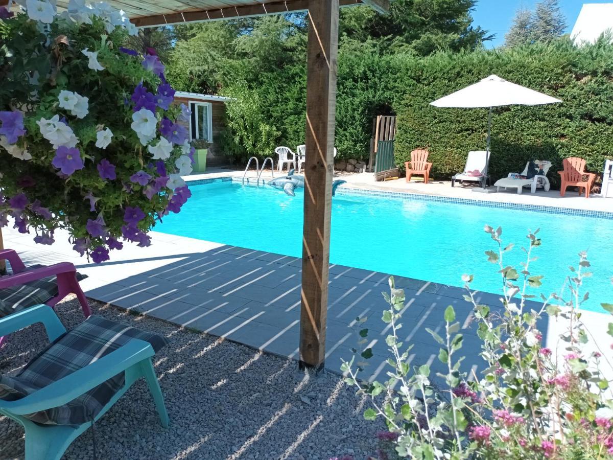 Chalet Banane Devant Piscine, A 6Km Du Festival De Piano De La Roque D'Antheron Rognes المظهر الخارجي الصورة